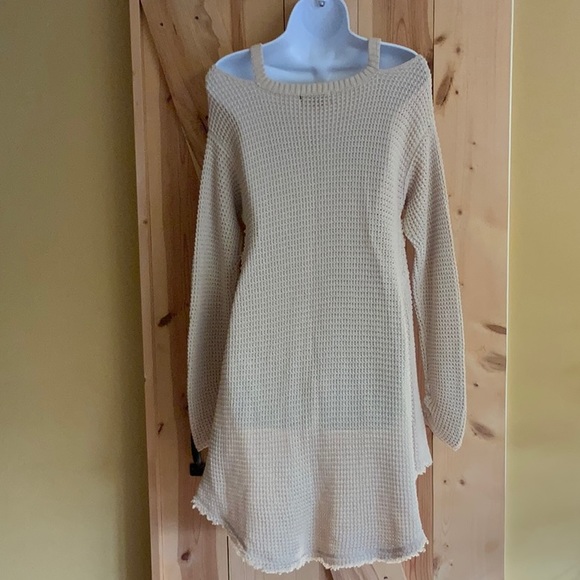 CHARLIE PAIGE - Cold Shoulder High-low Sweater (Size Small / Medium) - Picture 4 of 10